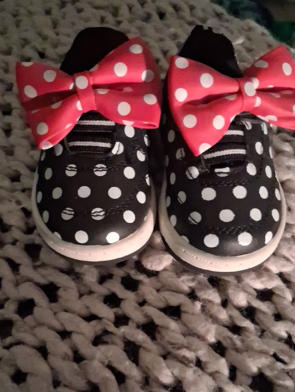 Kids Polka Dot Bow Sneakers - Black and Pink